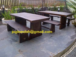 Set Bangku Taman Kayu Trembesi/Meh di area kolam renang Tower E Apartemen Puri Parkview Meruya Jakarta Barat
