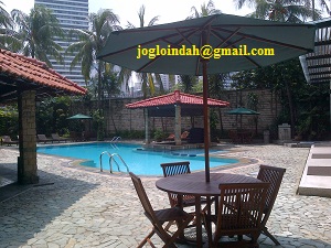 Meja Payung Kolam Renang untuk Senopati Apartment Kebayoran Baru Jakarta Selatan