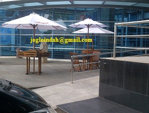 Set Meja Payung Cafe repeat order oleh Gilingan Coffee di Gedung Smesco Jakarta