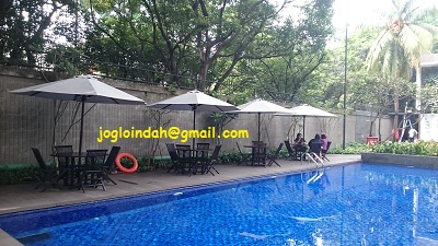 Set Meja Payung untuk kolam renang repeat order Swiss Bel Hotel Pondok Indah Jakarta Selatan