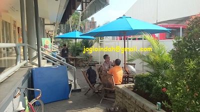 Meja Tenda Payung Cafe untuk outlet Indomaret Convenience Arena Pekan Raya Jakarta Pusat
