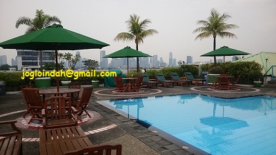 Meja Payung untuk Kolam Renang Kemang Apartment Jakarta Selatan