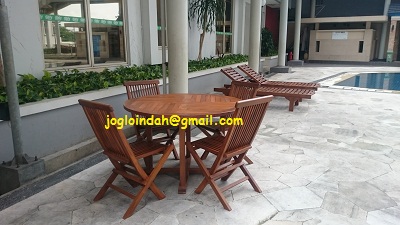 Set Meja Taman Kayu Jati untuk Pooldeck Kolam Renang Apartemen Gardenia Boulevard Pejaten Jakarta Selatan