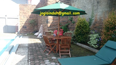 Set Meja Payung untuk Kolam Renang Ciwareng Inn Hotel Purwakarta Jawa Barat