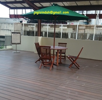 Set Meja Payung untuk Kolam Renang Apartemen Green Palace Residence Cikarang