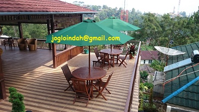 Set Meja Payung untuk Villa Bukit Attaya Puncak Bogor