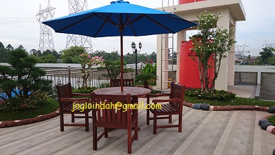 Meja Payung untuk Taman Belakang Rumah di Balaraja