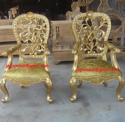 Set Meja Teras Ukir untuk Rumah Pribadi di Balaraja Tangerang