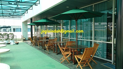 Meja Payung di Gedung Aswata Building Rasuna Said Kuningan Jakarta