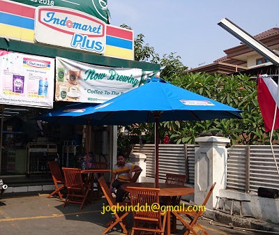 Meja Payung untuk Toko Indomaret Plus Jl.Pahlawan Revolusi Pondok Bambu Jakarta Timur
