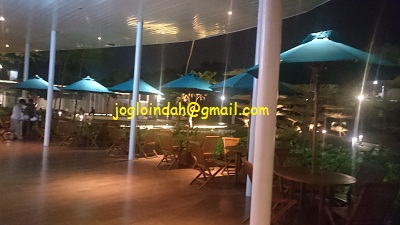 Meja Payung Parasol untuk Starbucks L’Avenue Office Pancoran Jakarta Selatan