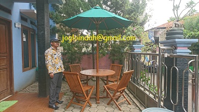 Meja Tenda Payung Taman untuk Halaman Rumah di Pancoran Mas Depok
