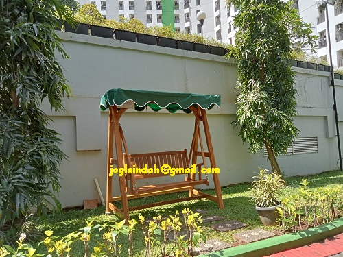 Ayunan Kayu Jati di Apartemen Green Lake View Ciputat