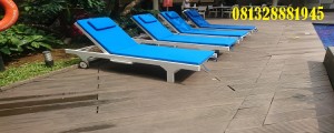 kursi kolam renang