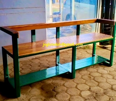 Bangku Taman untuk di Lapangan Tenis Apartemen 1 Park Residence Gandaria Jakarta Selatan